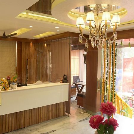 Hotel Le Cypress Bareilly Buitenkant foto