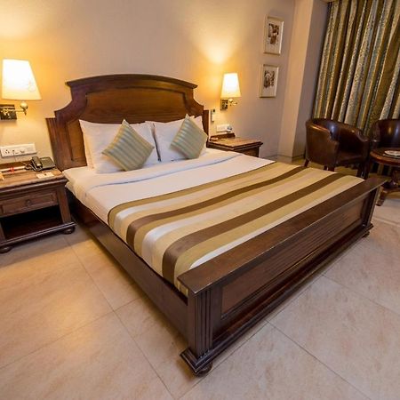Hotel Le Cypress Bareilly Buitenkant foto