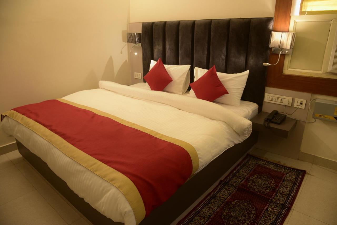 Hotel Le Cypress Bareilly Buitenkant foto