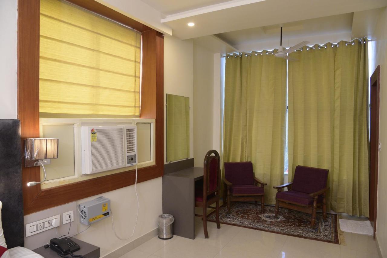 Hotel Le Cypress Bareilly Buitenkant foto