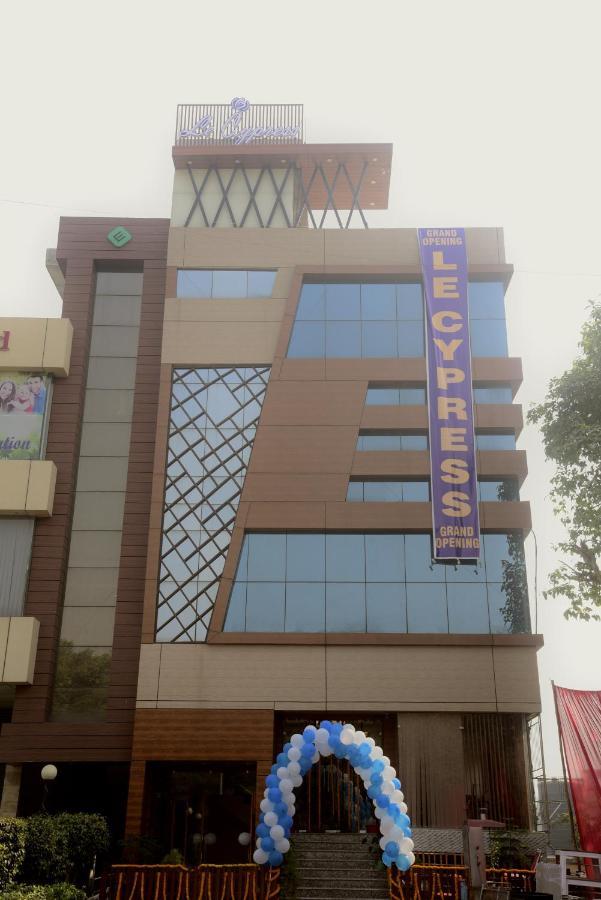 Hotel Le Cypress Bareilly Buitenkant foto