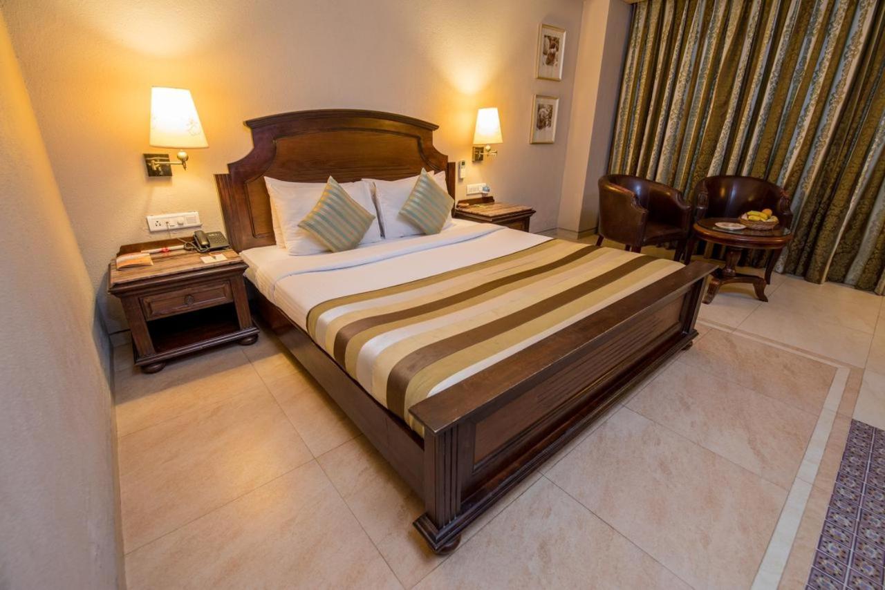 Hotel Le Cypress Bareilly Buitenkant foto