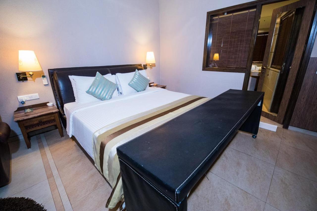Hotel Le Cypress Bareilly Buitenkant foto