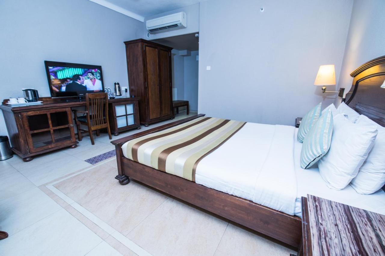 Hotel Le Cypress Bareilly Buitenkant foto